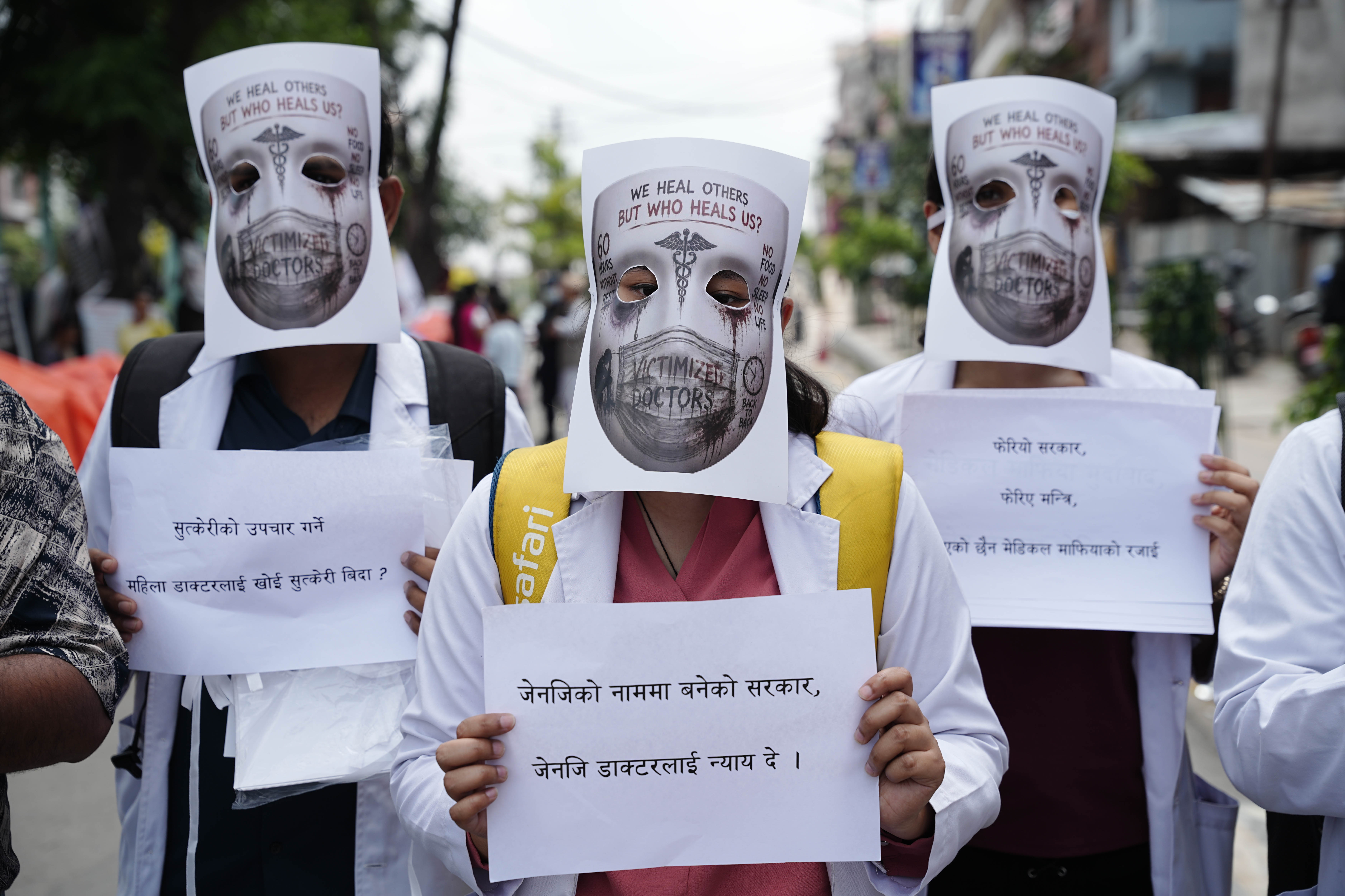 genz-doctors-protest-govt-83-230 (12).jpg